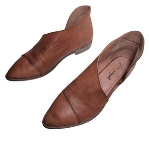 Free People Royal Flat Luggage Brown Leather Slip-On Shoes. Women's Size 7.5